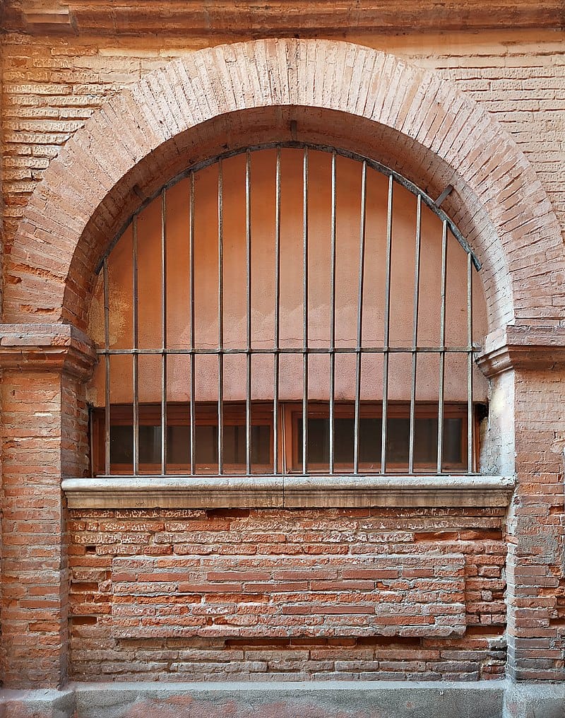 Descente de la Halle-aux-Poissons, Toulouse. No  15  une des arches vestigiale de la halle aux poissons