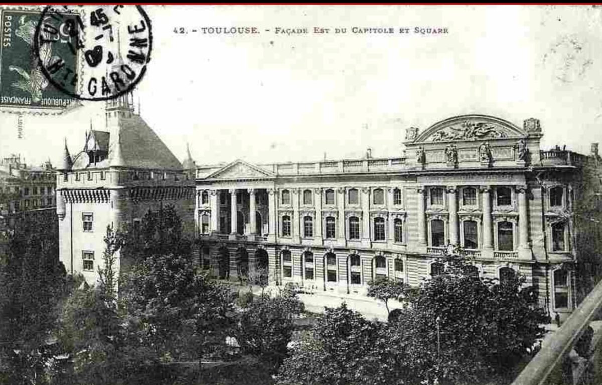 Toulouse - façade ouest du Capitole et square